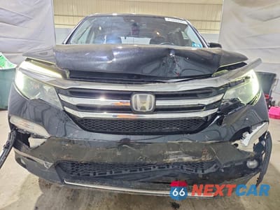 Piąte zdjęcie samochodu w środku: 2018 HONDA PILOT ELITE VIN:5FNYF6H04JB044563 - miniatura