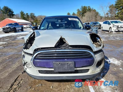 Piąte zdjęcie samochodu w środku: 2017 MINI COOPER VIN:WMWXU1C56H2E17350 - miniatura