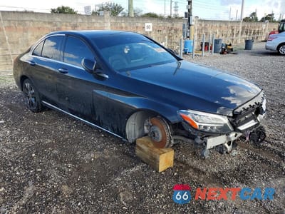 Czwarte zdjęcie samochodu z boku: 2019 MERCEDES-BENZ C 300 VIN:55SWF8DB4KU303417 - miniatura