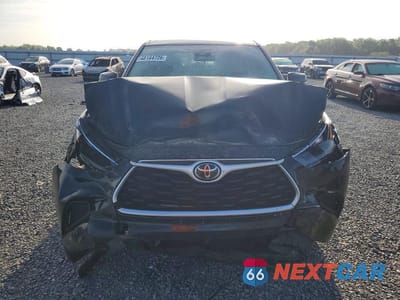 Piąte zdjęcie samochodu w środku: 2021 TOYOTA HIGHLANDER L VIN:5TDCZRAH8MS054113 - miniatura