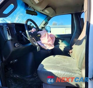 Zdjęcie 7 z 13 samochodu: 2017 CHEV EXPRESS G2500 VIN:1GCWGAFF0H1283738 - miniatura