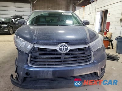 Piąte zdjęcie samochodu w środku: 2015 TOYOTA HIGHLANDER XLE VIN:5TDJKRFH0FS150812 - miniatura
