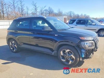 Czwarte zdjęcie samochodu z boku: 2023 HYUNDAI VENUE SEL VIN:KMHRC8A35PU211747 - miniatura