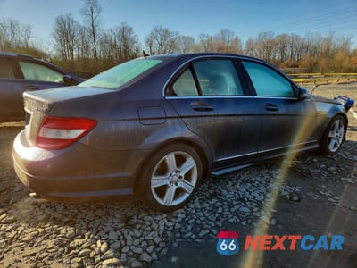 Trzecie zdjęcie samochodu z tyłu: 2011 MERCEDES-BENZ C 300 4MATIC VIN:WDDGF8BB8BF525680 - miniatura