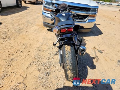 Czwarte zdjęcie samochodu z boku: 2026 SUZUKI GSX-R600 VIN:JS1GN7FA9T7100063 - miniatura