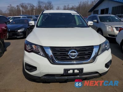 Piąte zdjęcie samochodu w środku: 2018 NISSAN PATHFINDER S VIN:5N1DR2MM3JC631577 - miniatura
