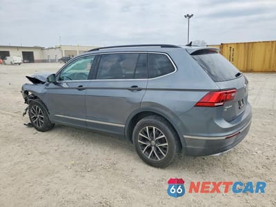 Drugie zdjęcie samochodu z przodu: 2018 VOLKSWAGEN TIGUAN SE, 4MOTION SEL VIN:3VV2B7AX5JM199926 - miniatura