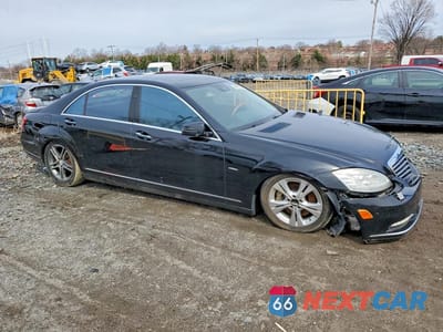 Czwarte zdjęcie samochodu z boku: 2012 MERCEDES-BENZ S 550 4MATIC VIN:WDDNG9EB8CA436986 - miniatura