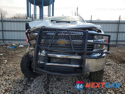Piąte zdjęcie samochodu w środku: 2017 CHEVROLET SILVERADO K2500 HEAVY DUTY VIN:1GC1KUEY5HF191704 - miniatura