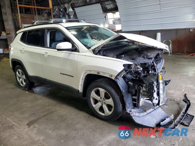 Czwarte zdjęcie samochodu z boku: 2019 JEEP COMPASS LATITUDE VIN:3C4NJDBB2KT593455 - miniatura
