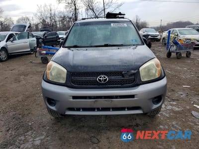 Piąte zdjęcie samochodu w środku: 2005 TOYOTA RAV4 BASE VIN:JTEHD20V656025578 - miniatura