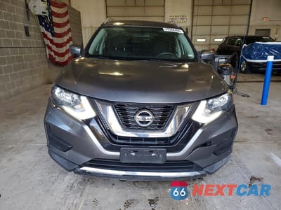 Piąte zdjęcie samochodu w środku: 2017 NISSAN ROGUE SV VIN:KNMAT2MV2HP544483 - miniatura