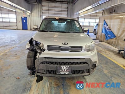 Piąte zdjęcie samochodu w środku: 2017 KIA SOUL BASE VIN:KNDJN2A29H7462609 - miniatura