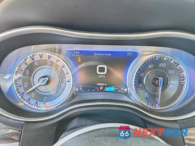 Zdjęcie 9 z 11 samochodu: 2018 CHRYSLER 300 TOURING VIN:2C3CCAAG9JH281951 - miniatura