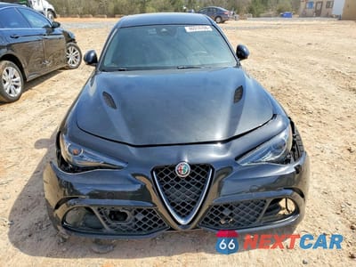 Piąte zdjęcie samochodu w środku: 2017 ALFA ROMEO GIULIA QUADRIFOGLIO VIN:ZARFAEAV2H7541851 - miniatura