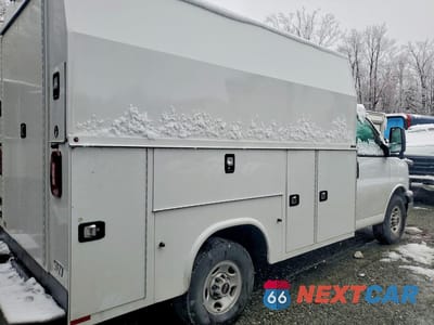 Trzecie zdjęcie samochodu z tyłu: 2024 GMC SAVANA UTILITY / SERVICE TRUCK VIN:7GZ07RF76RN009955 - miniatura