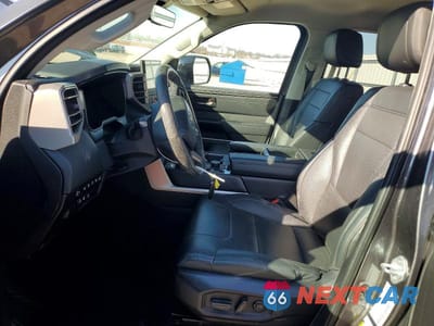Zdjęcie 7 z 11 samochodu: 2024 TOYOTA TUNDRA LIMITED HV VIN:5TFWC5DB9RX059403 - miniatura