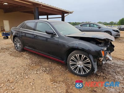Czwarte zdjęcie samochodu z boku: 2014 CHRYSLER 300 S VIN:2C3CCABGXEH118939 - miniatura