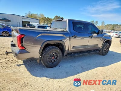 Trzecie zdjęcie samochodu z tyłu: 2023 TOYOTA TUNDRA TRD PRO HV VIN:5TFPC5DB1PX028289 - miniatura