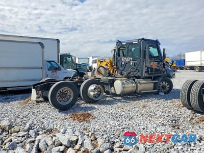 Czwarte zdjęcie samochodu z boku: 2022 FREIGHTLINER CASCADIA 116 TRUCK CAB AND CHASSIS VIN:1FUJHTDV3NLNA0233 - miniatura