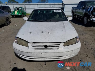 Piąte zdjęcie samochodu w środku: 1998 TOYOTA CAMRY LE VIN:4T1BG22K2WU839949 - miniatura