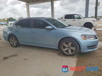 Czwarte zdjęcie samochodu z boku: 2012 VOLKSWAGEN PASSAT SE VIN:1VWBH7A3XCC072780 - miniatura