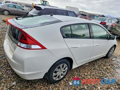 Trzecie zdjęcie samochodu z tyłu: 2013 HONDA INSIGHT LX VIN:JHMZE2H56DS005085 - miniatura