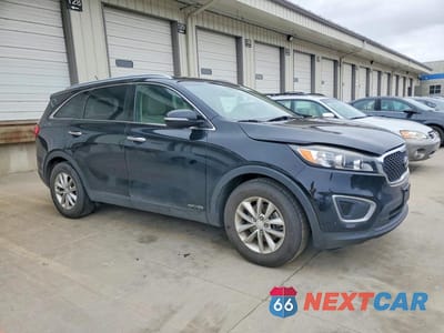 Czwarte zdjęcie samochodu z boku: 2016 KIA SORENTO LX V6 VIN:5XYPGDA58GG131225 - miniatura