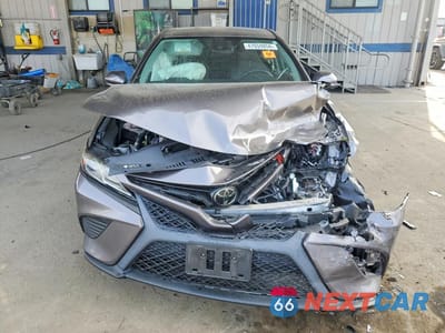 Piąte zdjęcie samochodu w środku: 2019 TOYOTA CAMRY SE VIN:4T1B11HK4KU802060 - miniatura