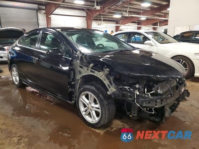 Czwarte zdjęcie samochodu z boku: 2016 CHEVROLET CRUZE LT VIN:1G1BE5SM7G7270098 - miniatura