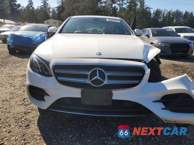 Piąte zdjęcie samochodu w środku: 2017 MERCEDES-BENZ E 300 4MATIC VIN:WDDZF4KB4HA081043 - miniatura