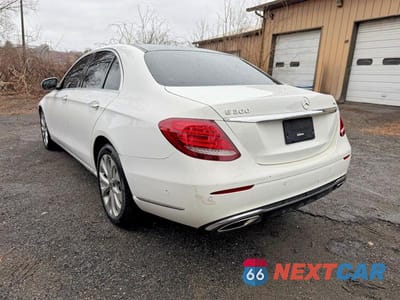 Trzecie zdjęcie samochodu z tyłu: 2018 MERCEDES-BENZ E 300 4MATIC VIN:WDDZF4KB1JA424428 - miniatura