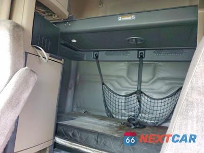 Zdjęcie 6 z 10 samochodu: 2017 FREIGHTLINER CASCADIA 125 VIN:3AKJGLDR0HSHT4786 - miniatura