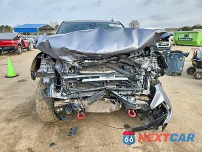 Piąte zdjęcie samochodu w środku: 2022 CHEVROLET TAHOE K1500 Z71 VIN:1GNSKPKD8NR310600 - miniatura