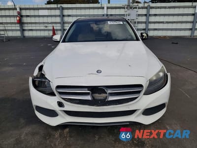 Piąte zdjęcie samochodu w środku: 2017 MERCEDES-BENZ C 300 VIN:55SWF4JB0HU196131 - miniatura