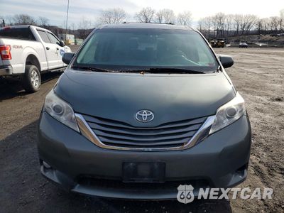 Piąte zdjęcie samochodu w środku: 2014 TOYOTA SIENNA XLE 8-PASSENGER VIN:5TDYK3DC8ES524469 - miniatura