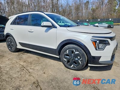 Czwarte zdjęcie samochodu z boku: 2023 KIA NIRO EV WIND VIN:KNDCR3L16P5053338 - miniatura