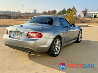 Czwarte zdjęcie samochodu z boku: 2009 MAZDA MX-5 MIATA VIN:JM1NC26F290204381 - miniatura