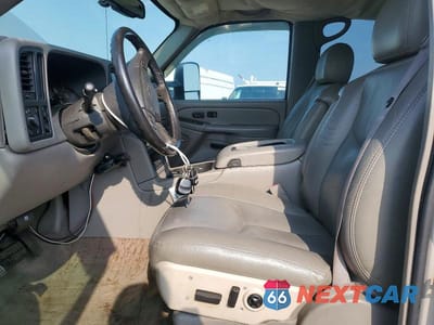 Zdjęcie 7 z 13 samochodu: 2006 CHEVROLET SILVERADO C3500 VIN:1GCJC33D16F152239 - miniatura