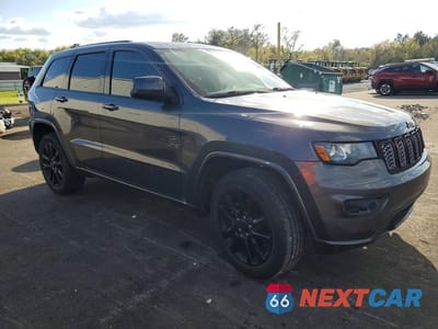 Czwarte zdjęcie samochodu z boku: 2018 JEEP GRAND CHEROKEE LAREDO VIN:1C4RJEAG0JC111824 - miniatura