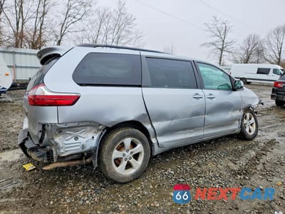 Trzecie zdjęcie samochodu z tyłu: 2017 TOYOTA SIENNA LE VIN:5TDKZ3DC2HS833862 - miniatura