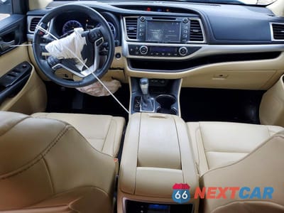 Zdjęcie 8 z 12 samochodu: 2019 TOYOTA HIGHLANDER XLE VIN:5TDKZRFH9KS301687 - miniatura