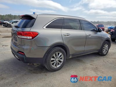 Trzecie zdjęcie samochodu z tyłu: 2017 KIA SORENTO LX VIN:5XYPG4A33HG247609 - miniatura