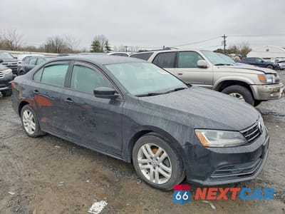 Czwarte zdjęcie samochodu z boku: 2018 VOLKSWAGEN JETTA S VIN:3VW2B7AJ3JM262674 - miniatura