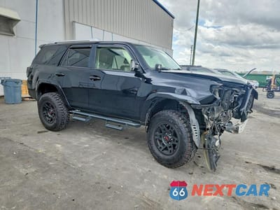 Czwarte zdjęcie samochodu z boku: 2018 TOYOTA 4RUNNER SR5 VIN:JTEZU5JR7J5166991 - miniatura