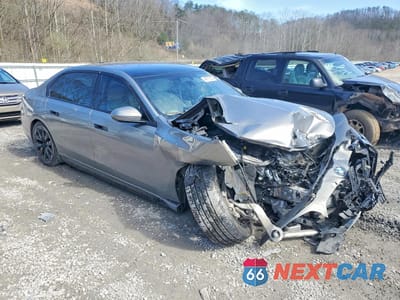 Czwarte zdjęcie samochodu z boku: 2023 BMW I7 XDRIVE60 VIN:WBY53EJ04PCM75327 - miniatura