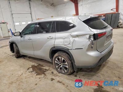 Drugie zdjęcie samochodu z przodu: 2022 TOYOTA HIGHLANDER XLE VIN:5TDGZRBH1NS596767 - miniatura