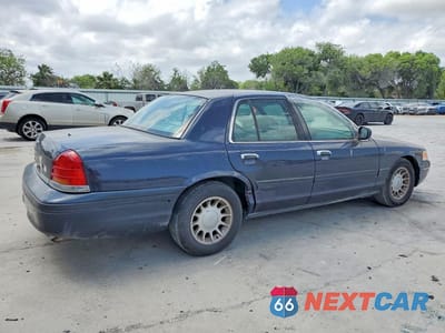 Trzecie zdjęcie samochodu z tyłu: 2000 FORD CROWN VICTORIA LX VIN:2FAFP74W6YX147875 - miniatura