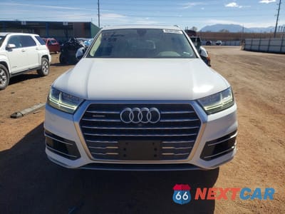 Piąte zdjęcie samochodu w środku: 2019 AUDI Q7 PREMIUM PLUS VIN:WA1LAAF70KD039035 - miniatura