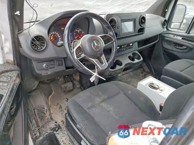 Zdjęcie 8 z 13 samochodu: 2019 MERCEDES BENZ SPRINTER 2500 UTILITY / SERVICE VAN VIN:WD3PF0CD9KP037158 - miniatura